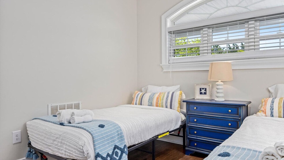 Building Photo - 54 Wesley Rd