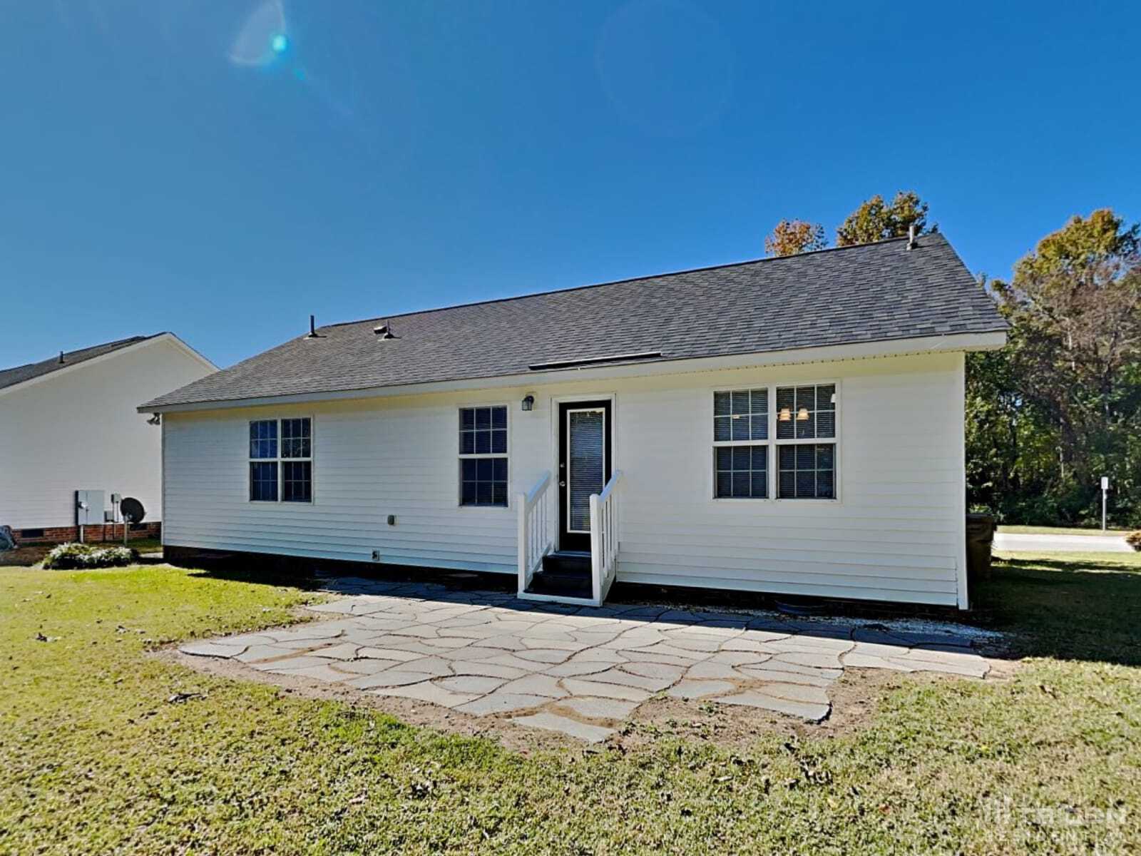 Building Photo - 1412 Grovewood Dr