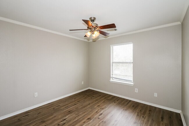 Building Photo - 20006 Brandon Oaks Way