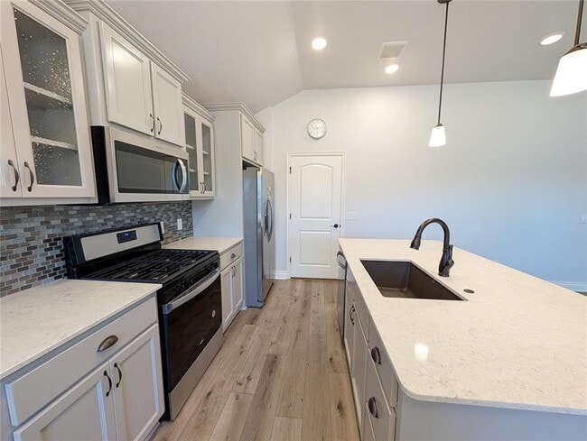 Building Photo - 18637 Como Dr