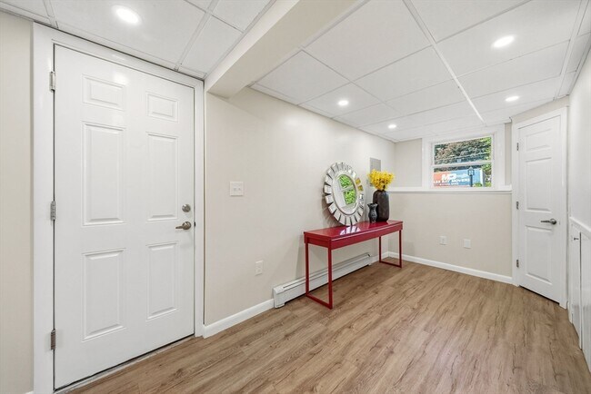 Building Photo - 221 Totten Pond Rd