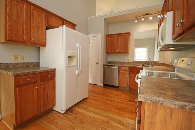 Building Photo - 155 Chelsea Cir