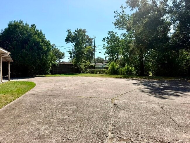 Building Photo - 7315 Housman