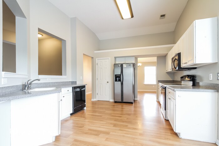 Building Photo - 102 Revis Creek Ct