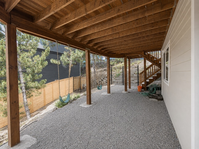 Building Photo - Light-Filled Bend Split-Level with Mountain Views & Flexible Space