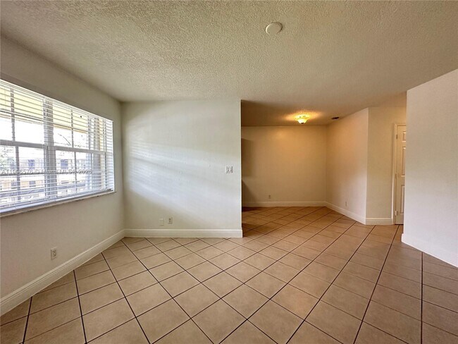 Building Photo - 2900 NE 17th Ave