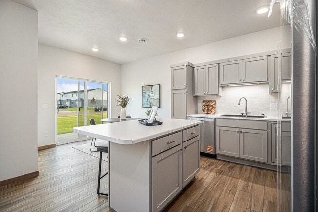 Building Photo - 5702 E Avett Pl