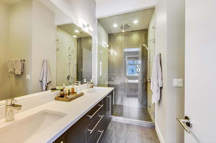 Building Photo - 1021 N Hermitage Ave