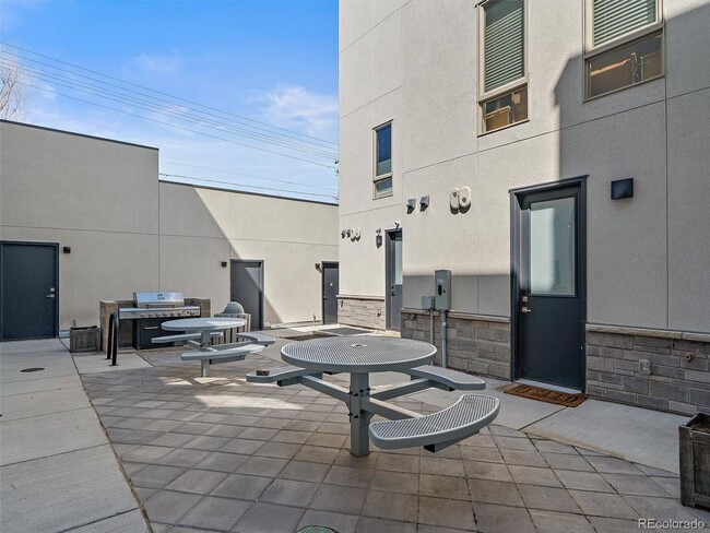Building Photo - Cherry Creek Townhome - 4 Bed, 4 Bath, Detached Garage