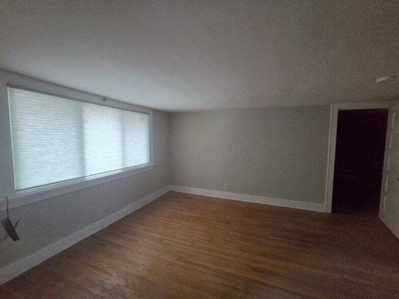 Livingroom - 709 Marshall St