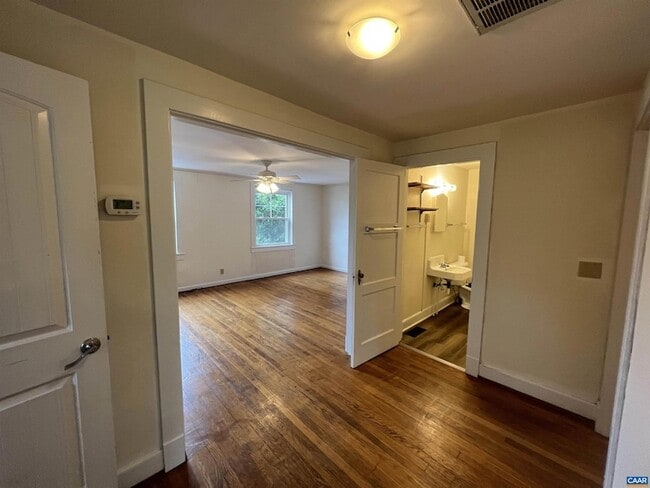 Building Photo - 1302 Crozet Ave