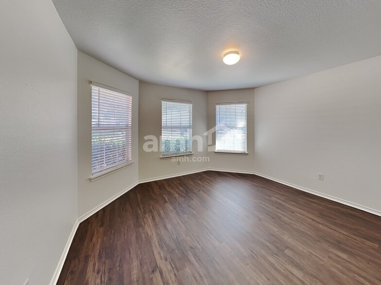 Building Photo - 9421 Pastime Ct