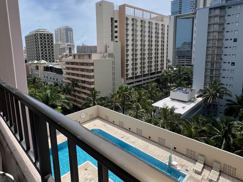 Building Photo - 2240 Kuhio Ave