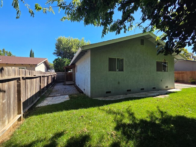 Building Photo - 1955 Southwood Dr