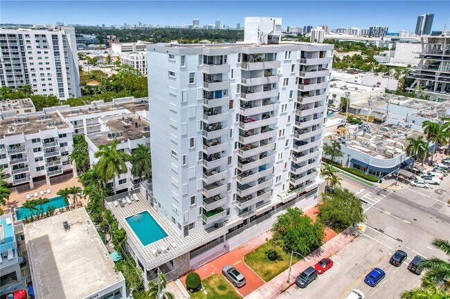 Building Photo - 1331 Lincoln Rd