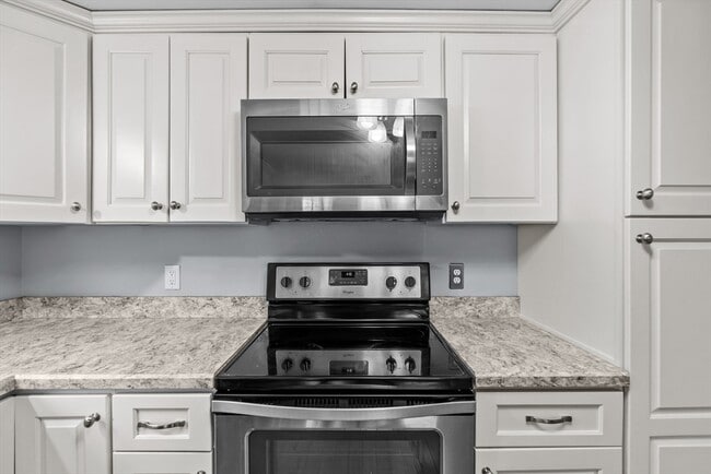 Building Photo - 323 Flagg St