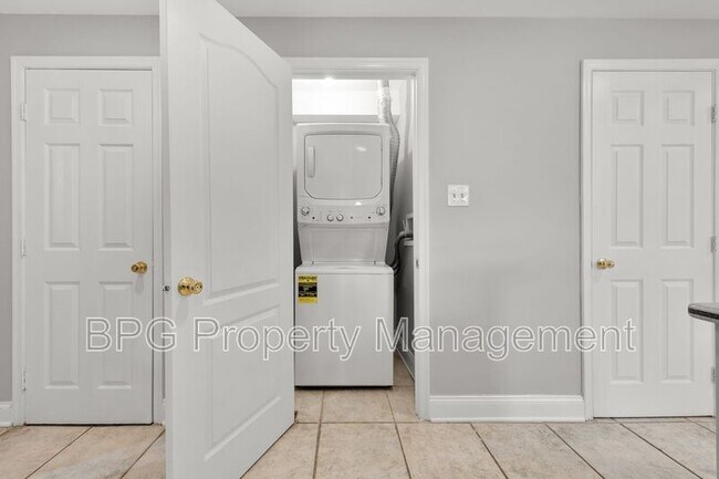 Building Photo - 1819 1st St NW