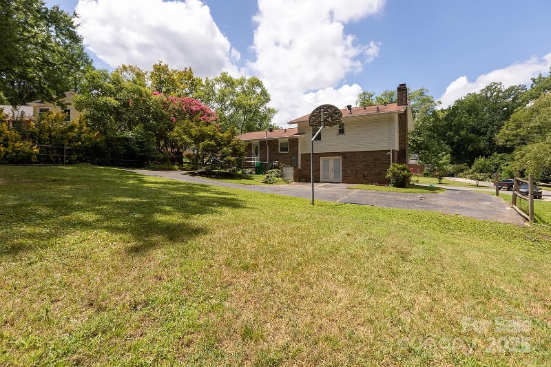 Building Photo - 1533 Bonnie Ln
