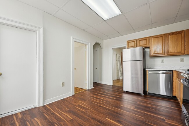 Building Photo - 570 Newark Ave