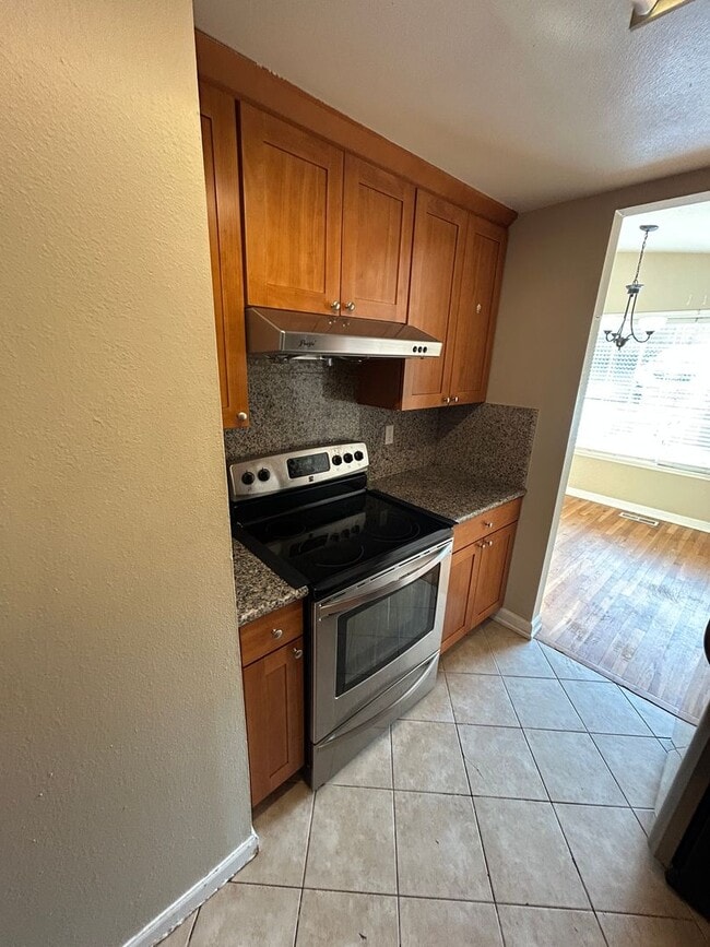 Building Photo - Large 3 bed, 2 bath house in South Seattle...