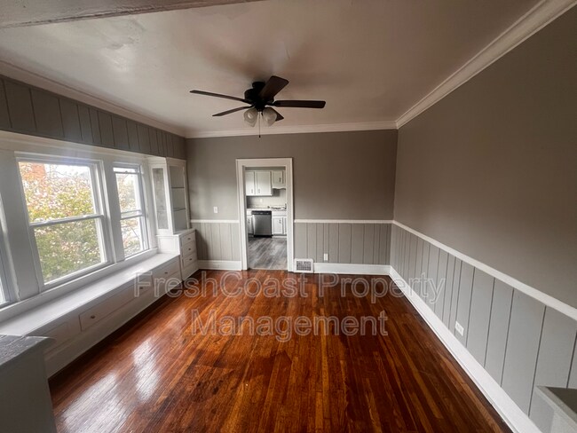 Building Photo - 3402 E 145th St