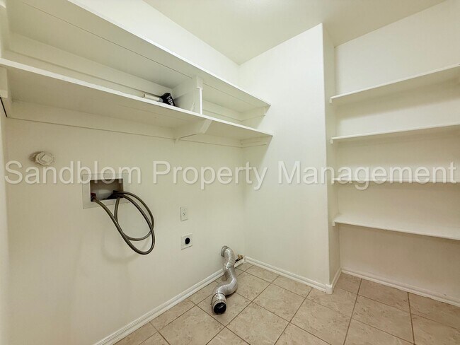 Building Photo - For Lease | Jenks | Available Now!