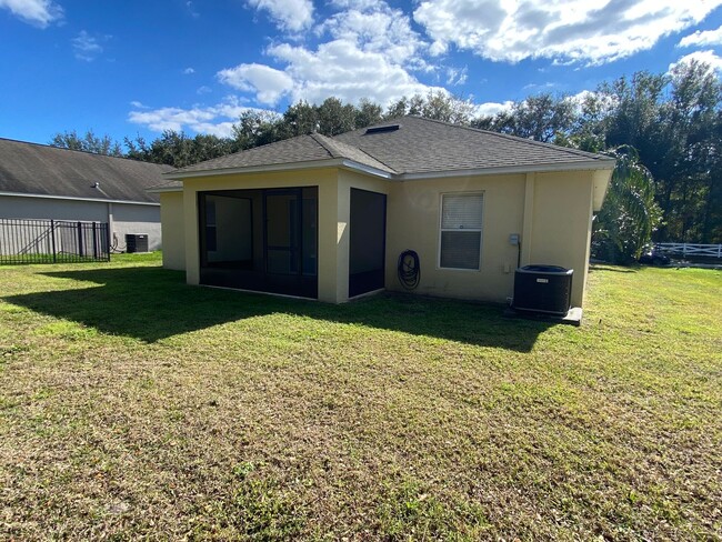 Building Photo - 4/2 Auburndale Home