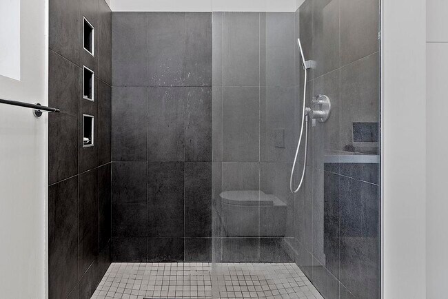 Building Photo - 112 S J St