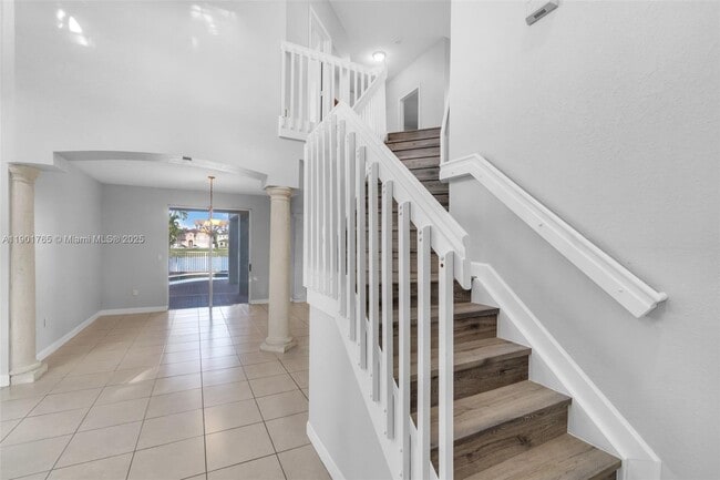 Building Photo - 6425 SW 164th Ave