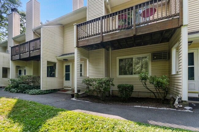 Building Photo - 8 Rose Ln