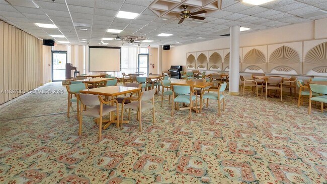 Building Photo - 3701 N Country Club Dr