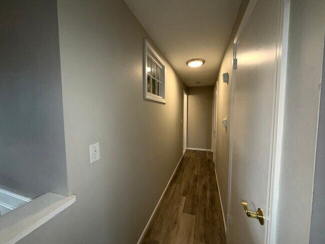 Building Photo - 27 Brewster Rd