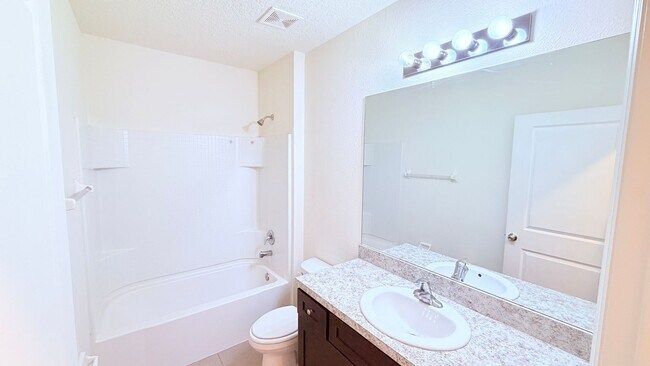 Building Photo - Available now! Amazing 4 Bedroom, 2 Bathroom Home in Wildwood!!