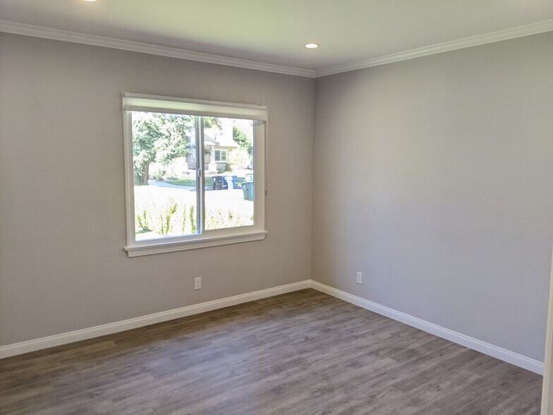 Building Photo - 5636 Cedros Ave