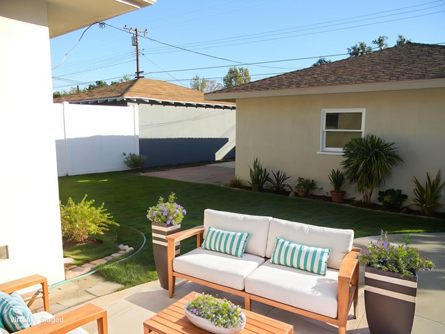 Building Photo - 1104 E Everett Pl