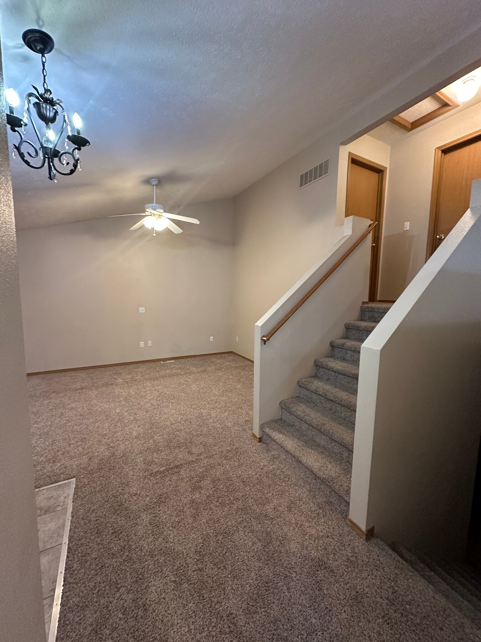 Building Photo - 1517 E Calkins Dr