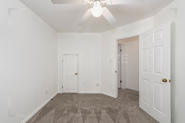 Building Photo - Charming 3-Level Home with Water Access in...