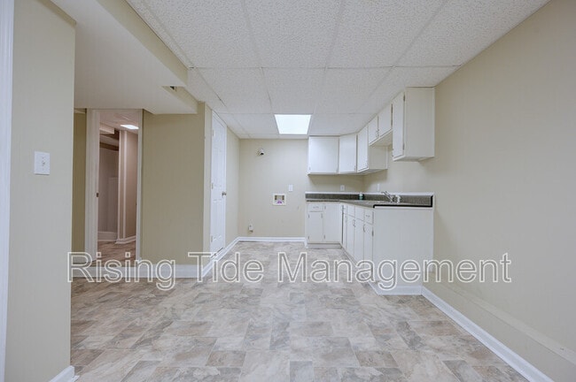 Building Photo - 401 Lance Ln