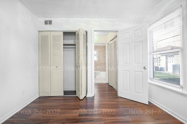 Building Photo - 5112 Valiant Dr