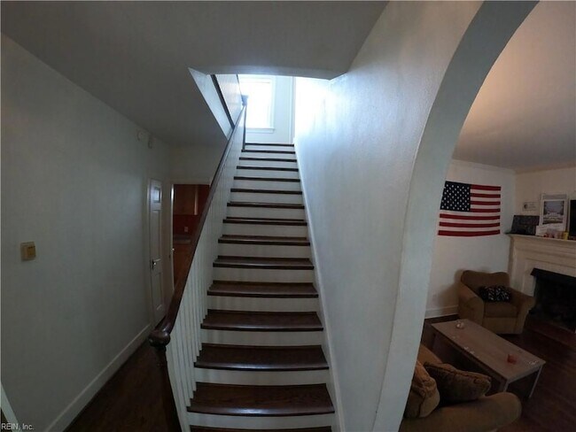 Building Photo - 1600 Cedar Ln