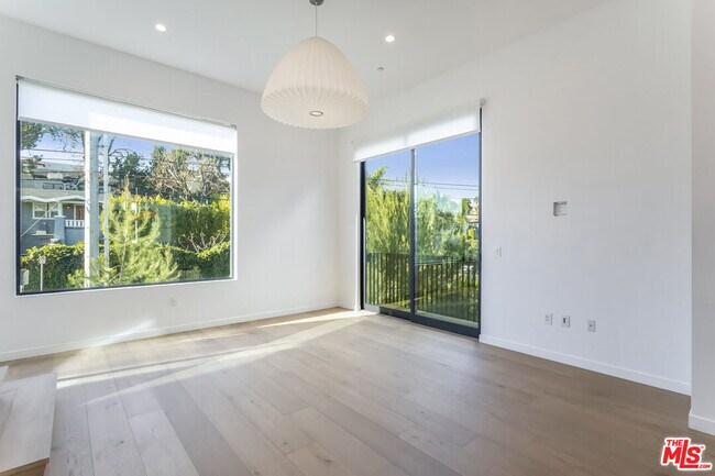 Building Photo - 906 Benton Wy