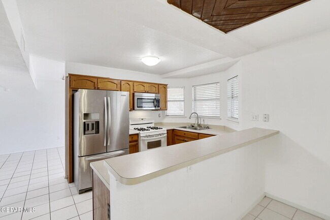 Building Photo - 10925 Loma Alta Pl