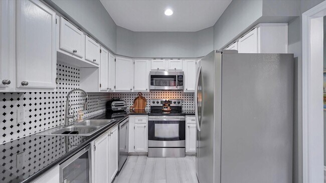 Building Photo - 2608 Bering Dr