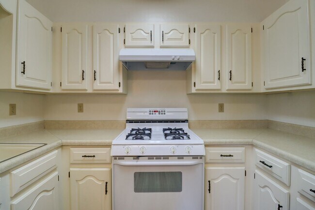 Building Photo - 1298 N Tapadero