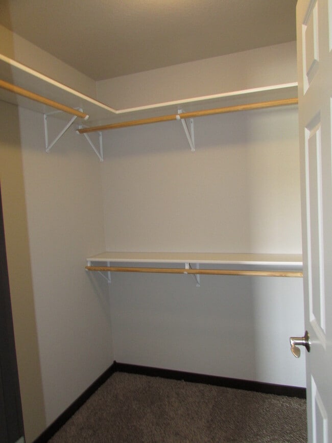 Building Photo - MODERN 3 BEDROOM IN ELKS CROSSING