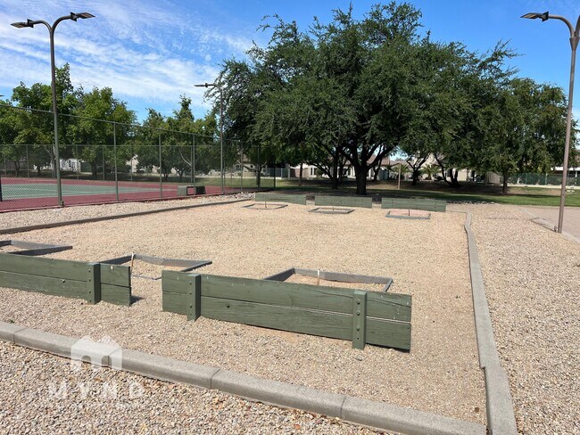 Building Photo - 17217 N Larkspur Ln