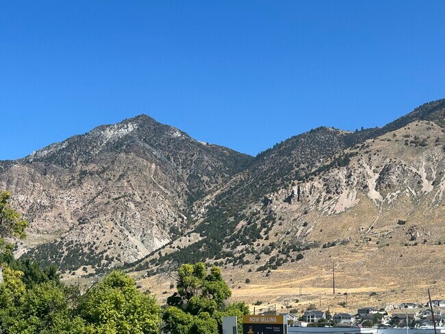 Building Photo - 82 W 925 N