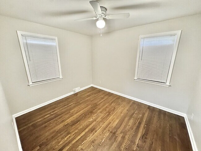 Building Photo - 3119 Queensgate Ave