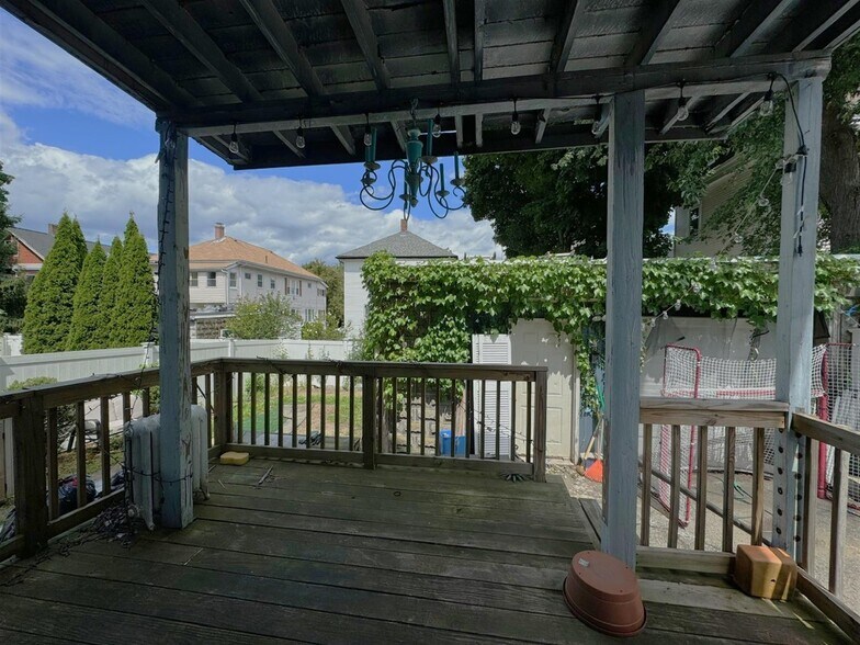 Building Photo - 9 Gordon St