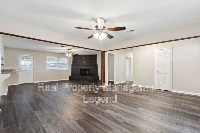 Building Photo - 7009 Corona Dr